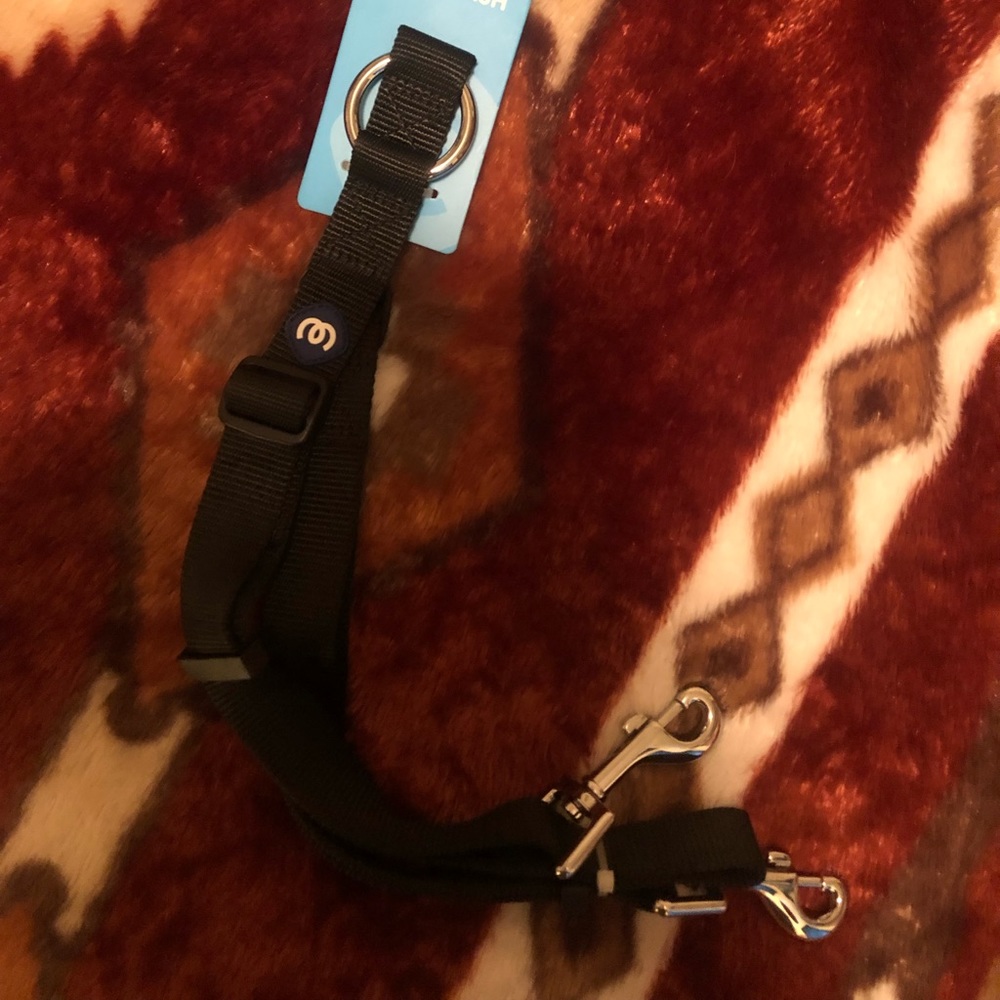 No-tangle Leash Attachment